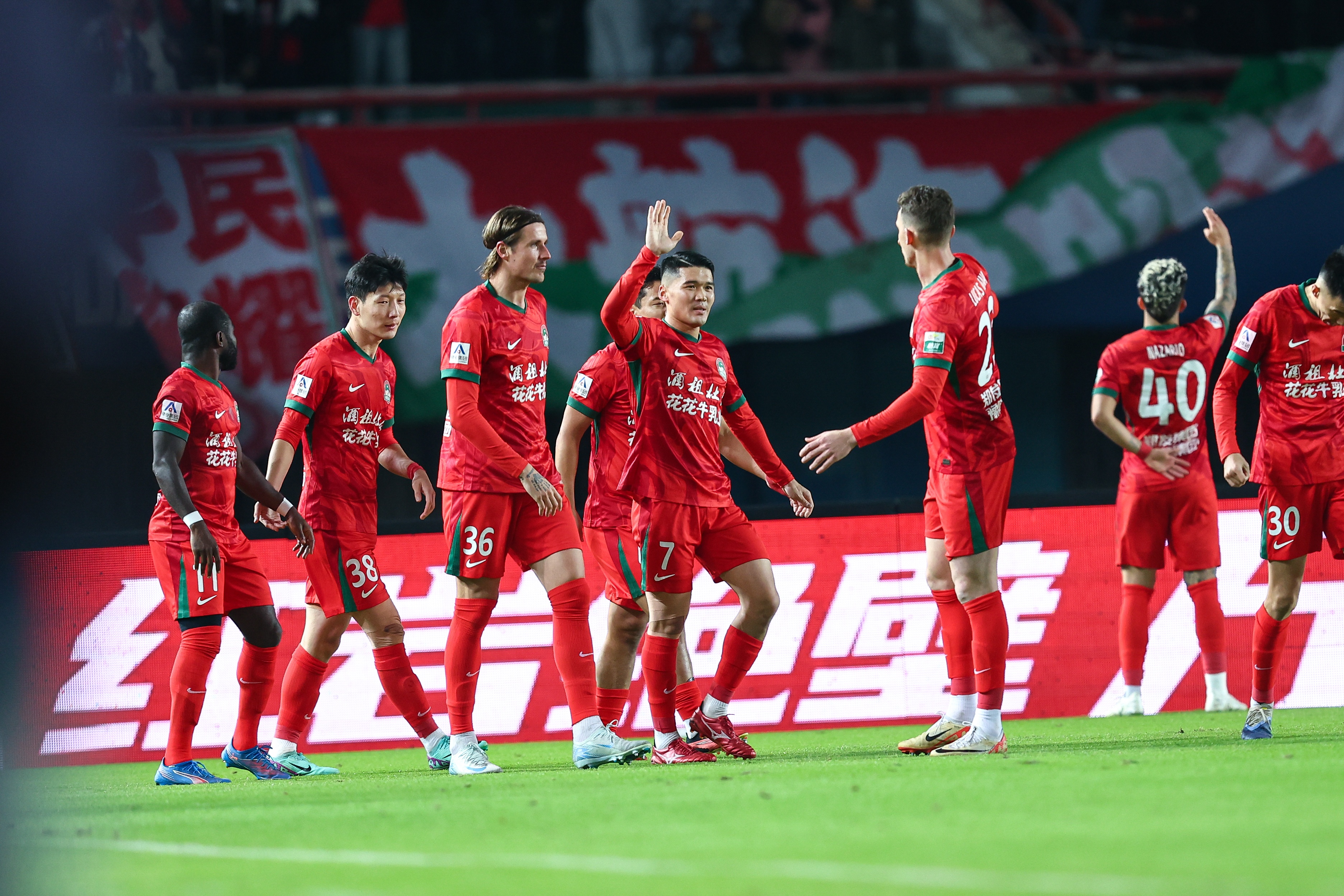 J9九游会集团-足球报：河南队新外援边锋落地昆明，尹聪耀、阿布拉汗已签约