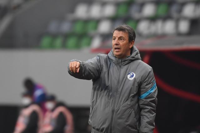 J9九游会官网-大连人急了！遭绝平3人染红 想要保级之能背水一战